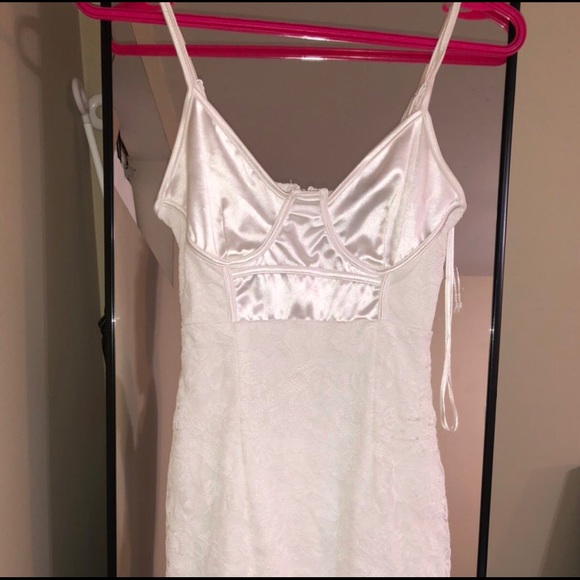 PLT white lace dress from Pretty Little Thing - Picture 4 of 4